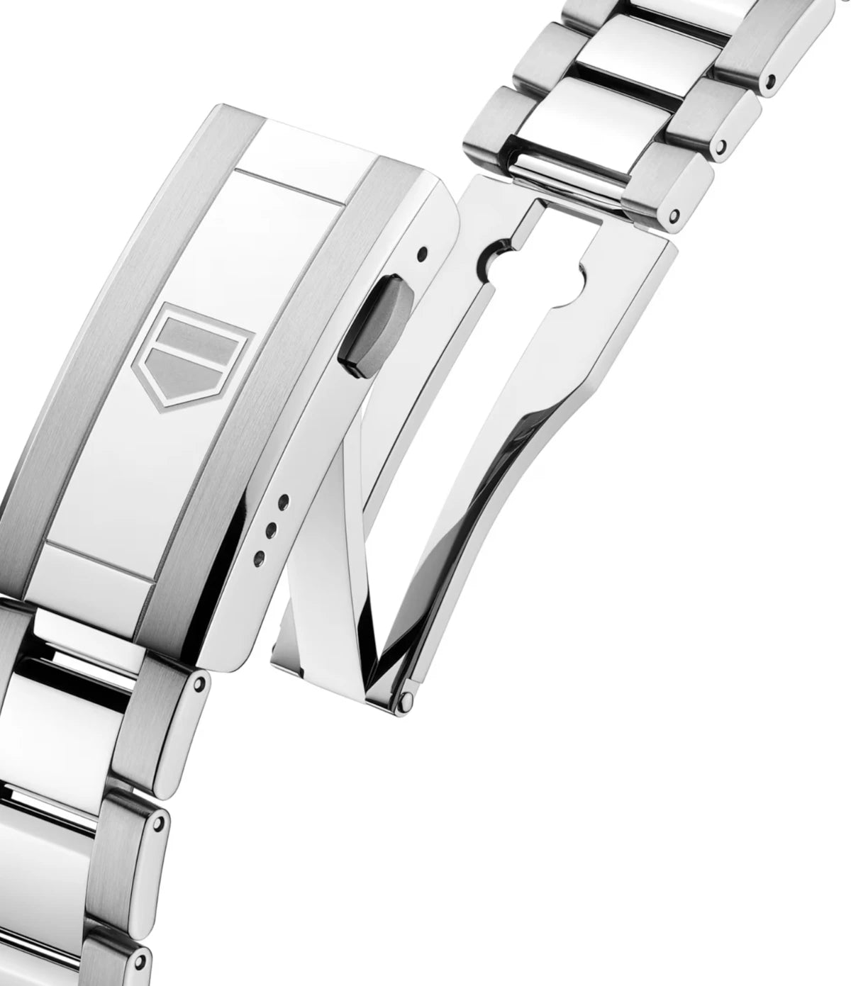 Close-up of the fine-brushed/polished steel bracelet on the TAG Heuer Aquaracer Professional 200 Solargraph WBP1118.BA0047 with sand-blasted titanium folding clasp