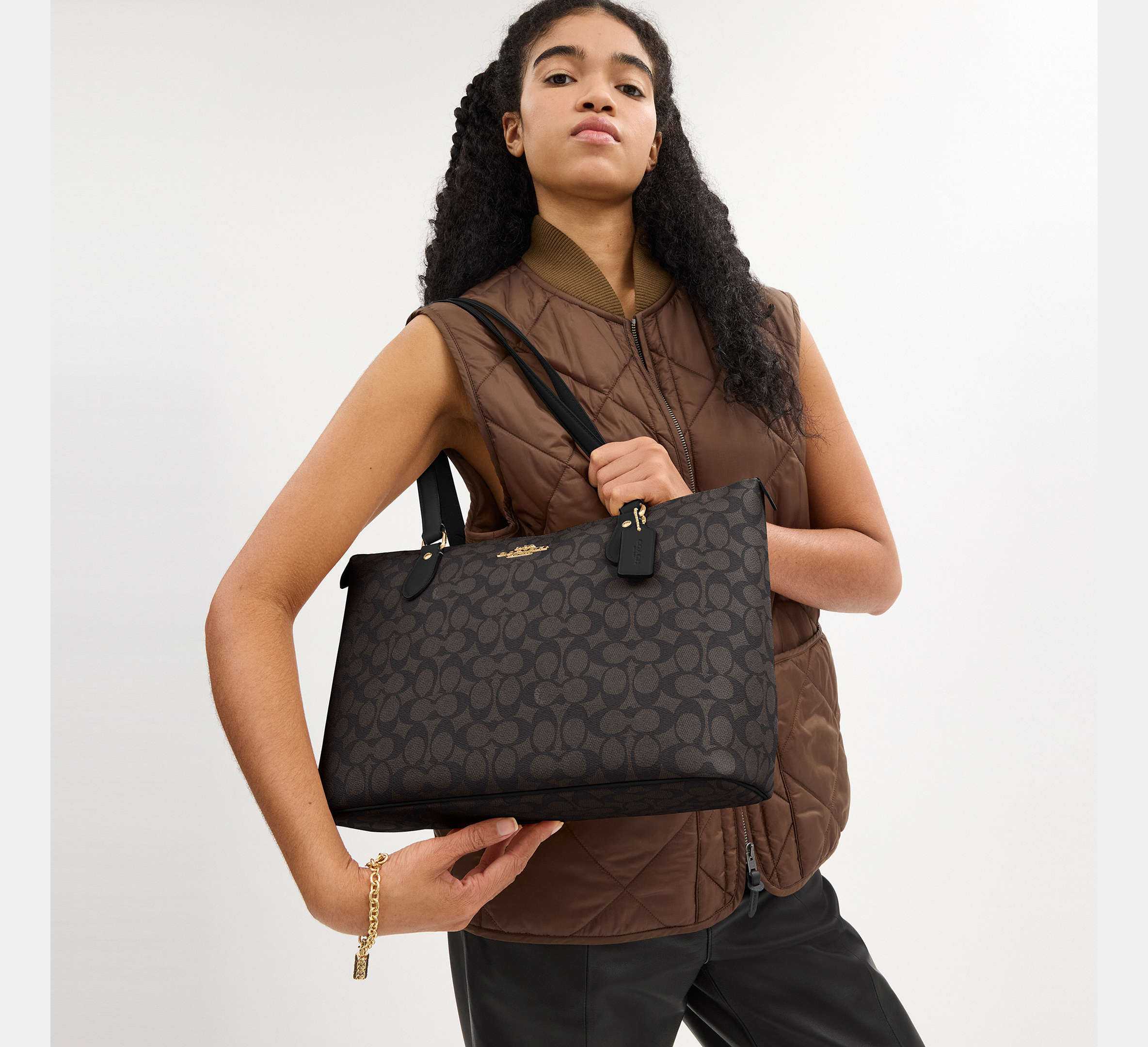 Gallery Tote Bag in Signature Canvas