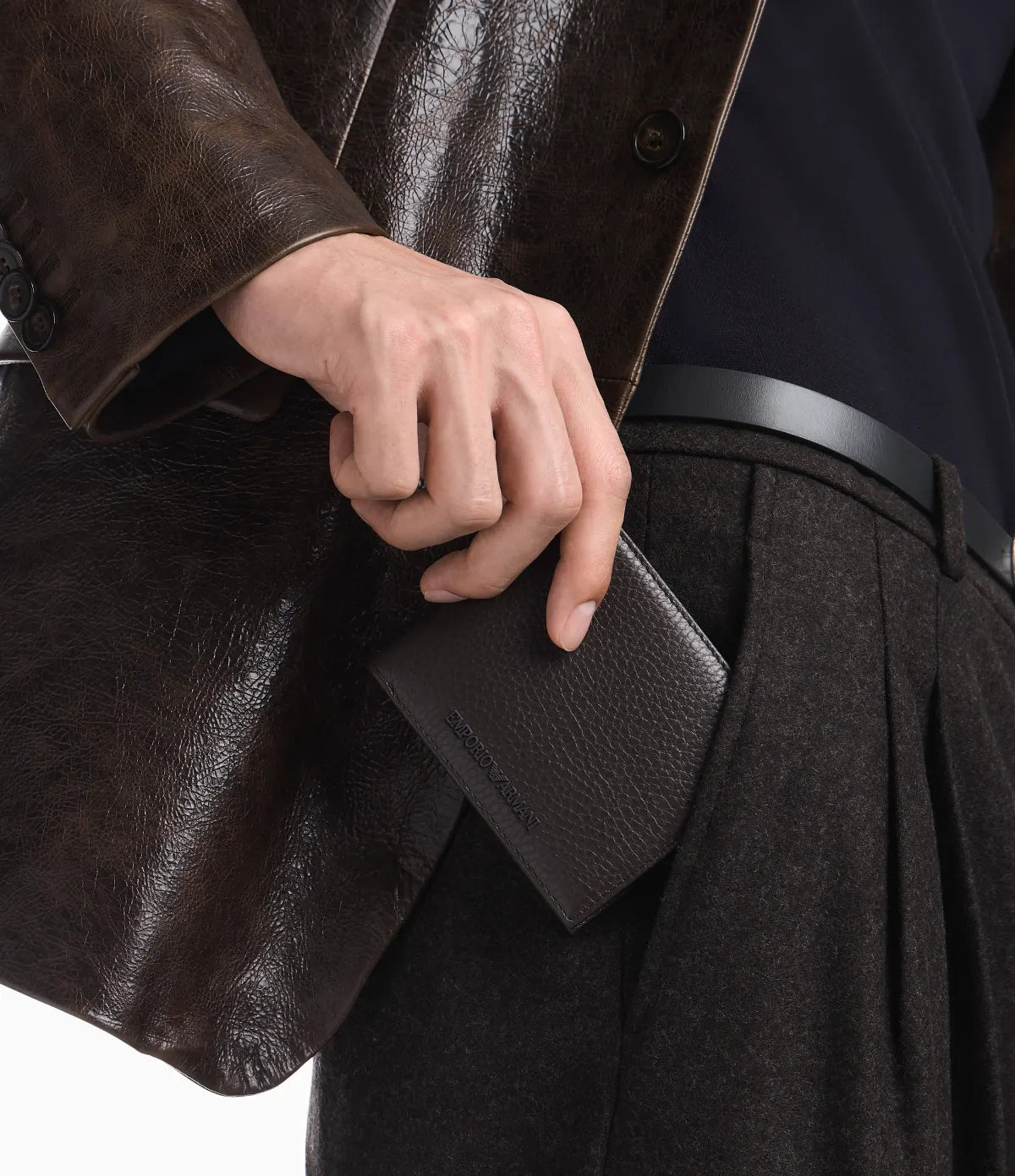 A person carrying the Emporio Armani wallet Y4R167-Y068E-U6030.